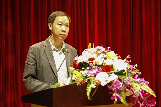 7德赢AC米兰官网副校长罗江林宣读《德赢AC米兰官网创新创业重点扶持项目的决定》.jpg
