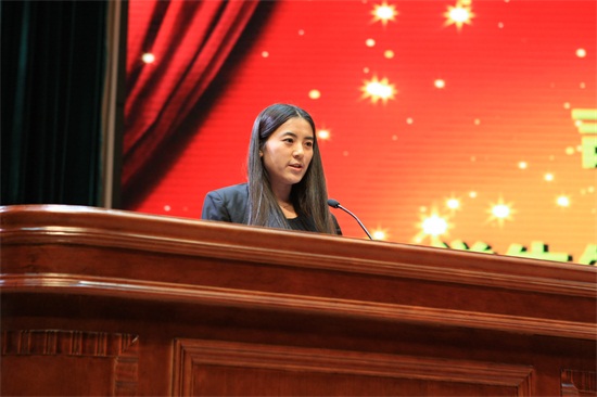 动画艺术学院三维材质1班陈战英代表”平台实践优秀学生“发言_高雪松.jpg