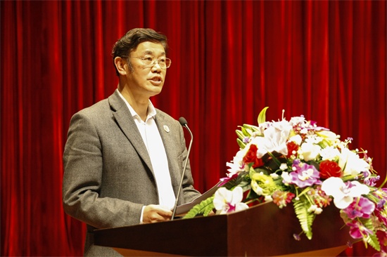 5德赢AC米兰官网党委副书记、副校长岳学军主持大会.jpg