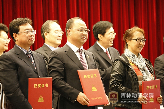 4德赢AC米兰官网、吉林禹硕公司董事长郑立国上台领奖.JPG