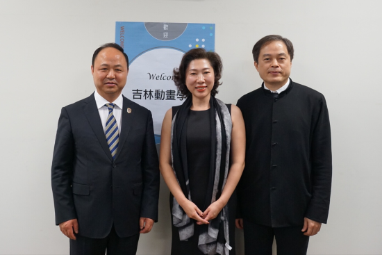德赢官网董事长、校长郑立国及副董事长、副校长刘欣与台湾艺术大学校长陈志诚合影留念.png
