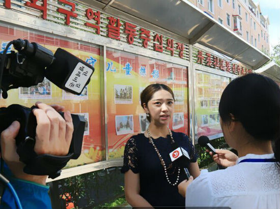 3延吉电视台记者对德赢官网团委副书记刘博进行采访.jpg