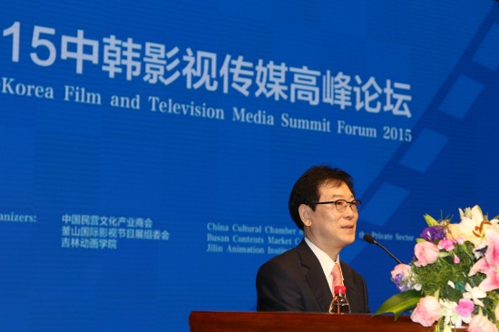 18德赢AC米兰官网电影学院名誉院长郑用琢演讲 (崔毅 摄).JPG