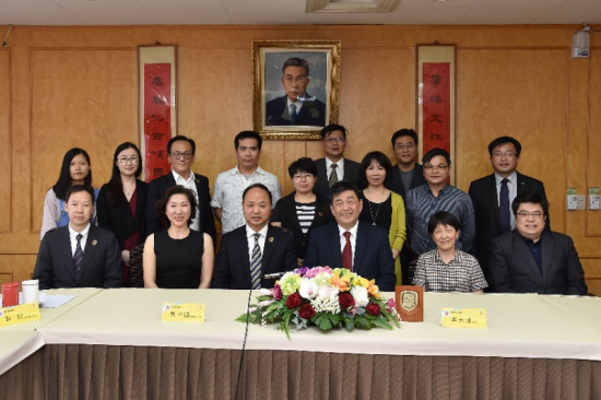 两校领导合影留念.png
