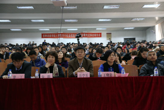 1学校领导参加本次报告会.jpg