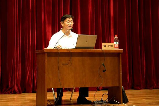 2学校党委副书记、副校长岳学军作新生入学教育报告.jpg.jpg